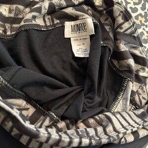 Monroe & Main Black and Gray Geometric Top